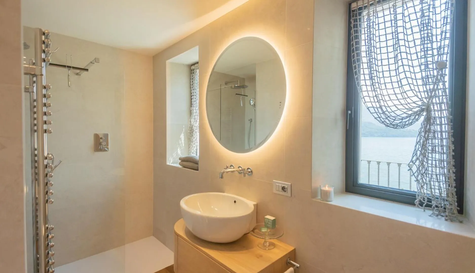 Villa Donatella With Private Spa & Infinity Pool By Rent All Como Gravedona Italië